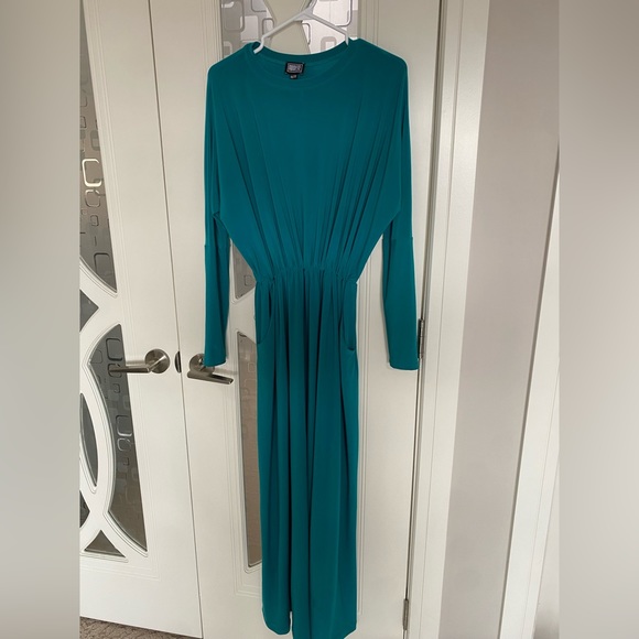 Dress - Picture 2 of 4